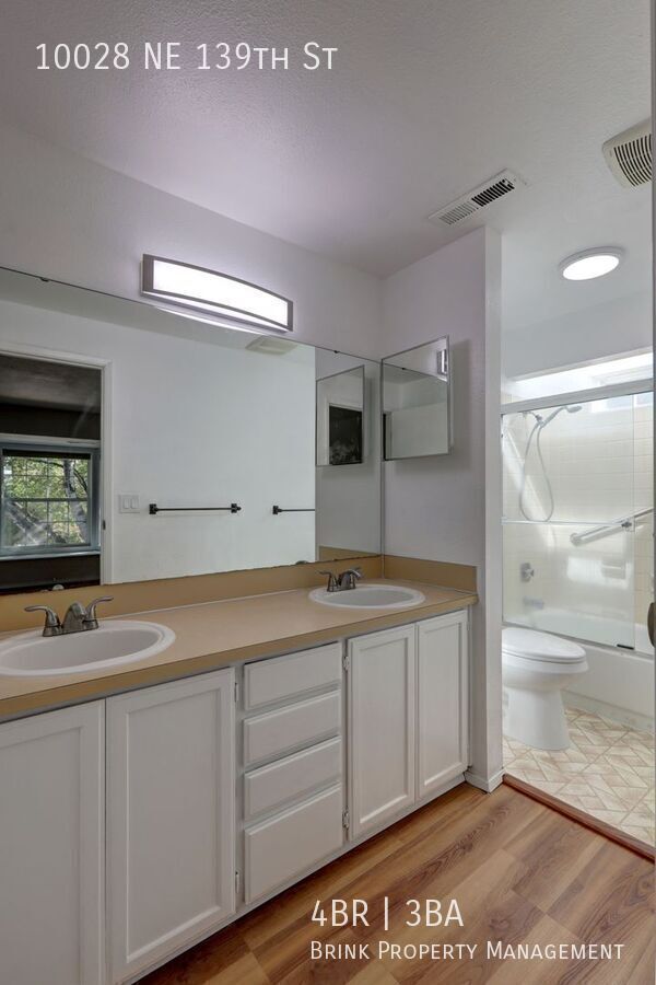4-bedroom 2.5 bath on cul-de-sac in Kirkland property image