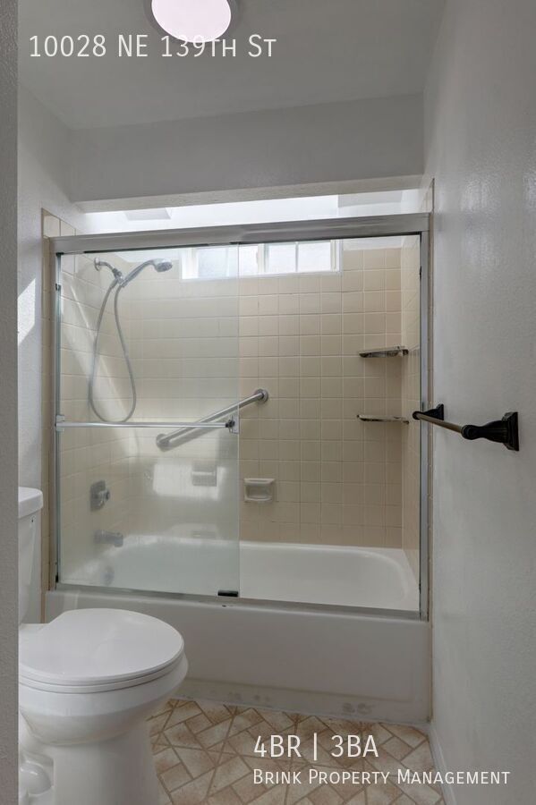 4-bedroom 2.5 bath on cul-de-sac in Kirkland property image