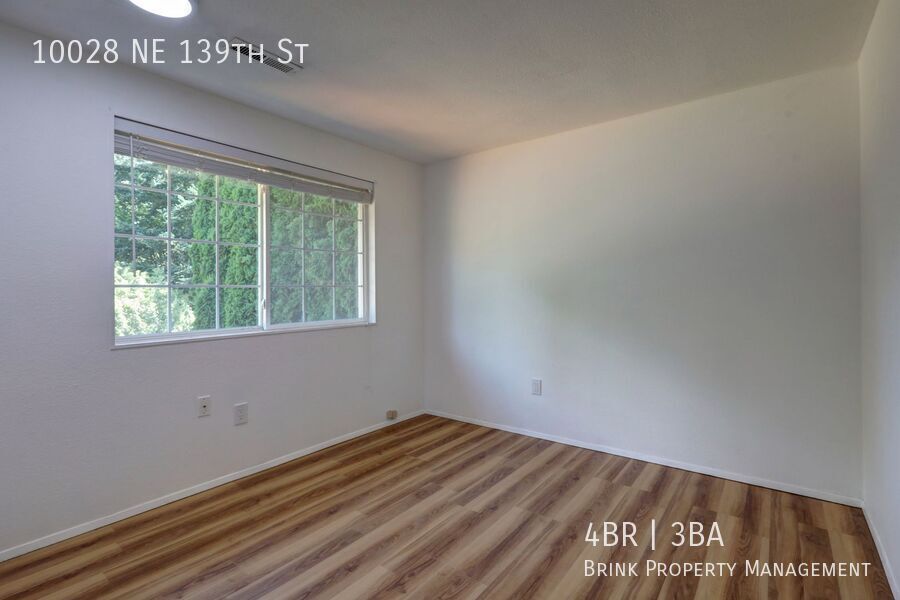 4-bedroom 2.5 bath on cul-de-sac in Kirkland property image