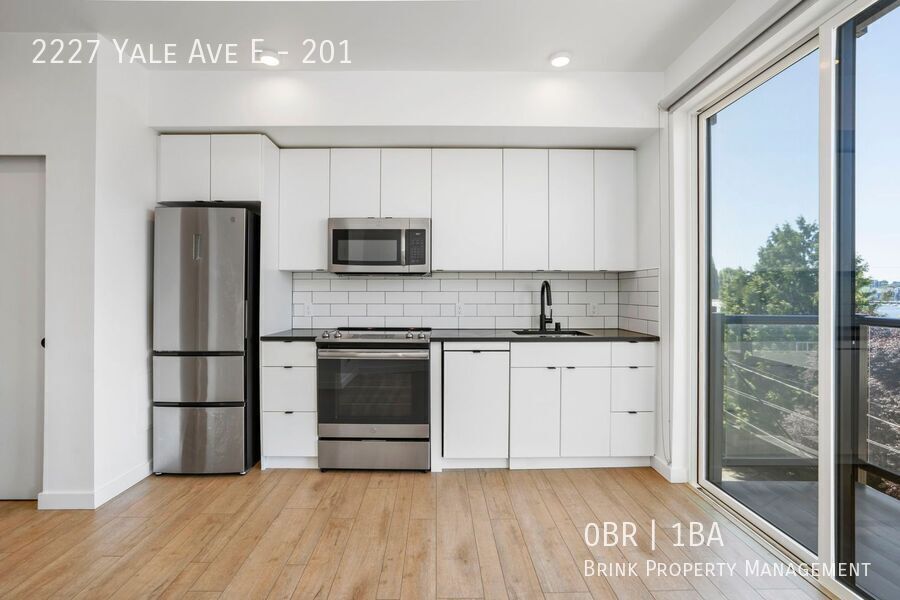 Welcome to Lakeview! Live in Luxury & Style in the heart of Eastlake property image