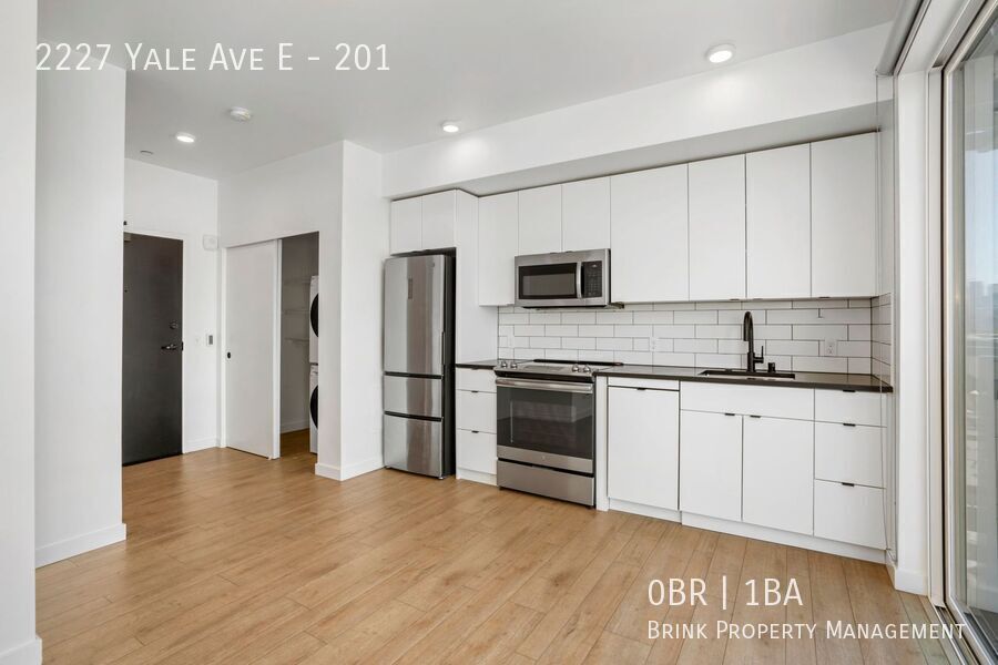 Welcome to Lakeview! Live in Luxury & Style in the heart of Eastlake property image