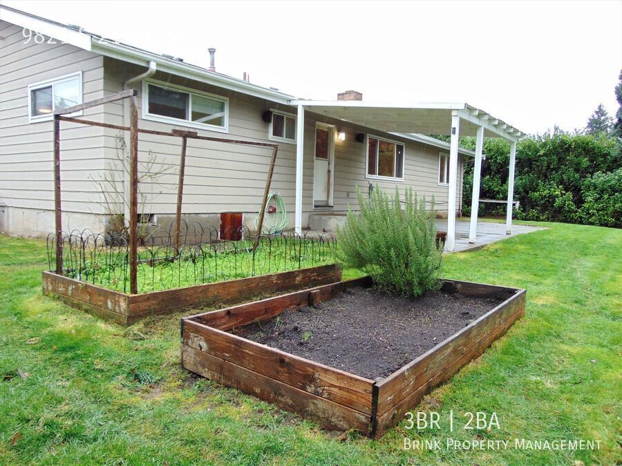 Fantastic 3bd, 1.5ba Rambler Available with Huge Yard! property image