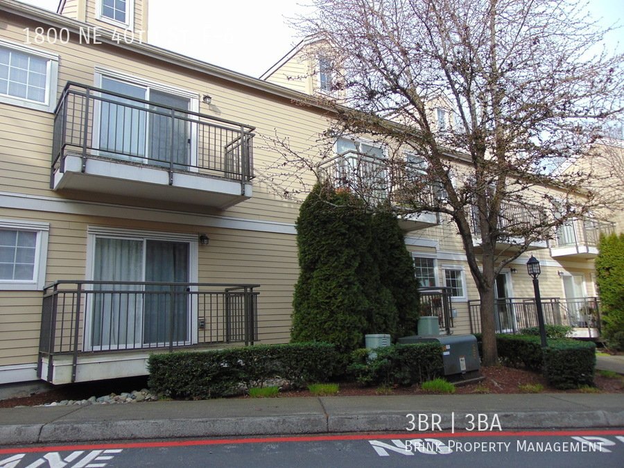 Nicely Updated 3BR RentonTownhome, Great Location! property image