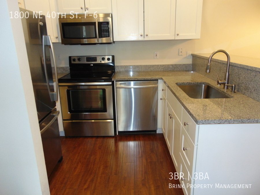 Nicely Updated 3BR RentonTownhome, Great Location! property image