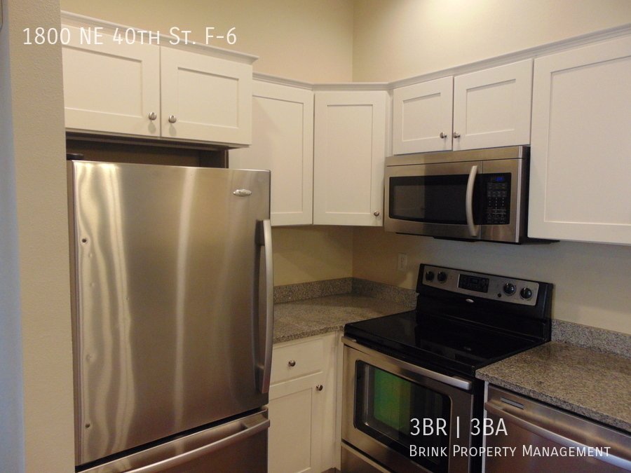 Nicely Updated 3BR RentonTownhome, Great Location! property image