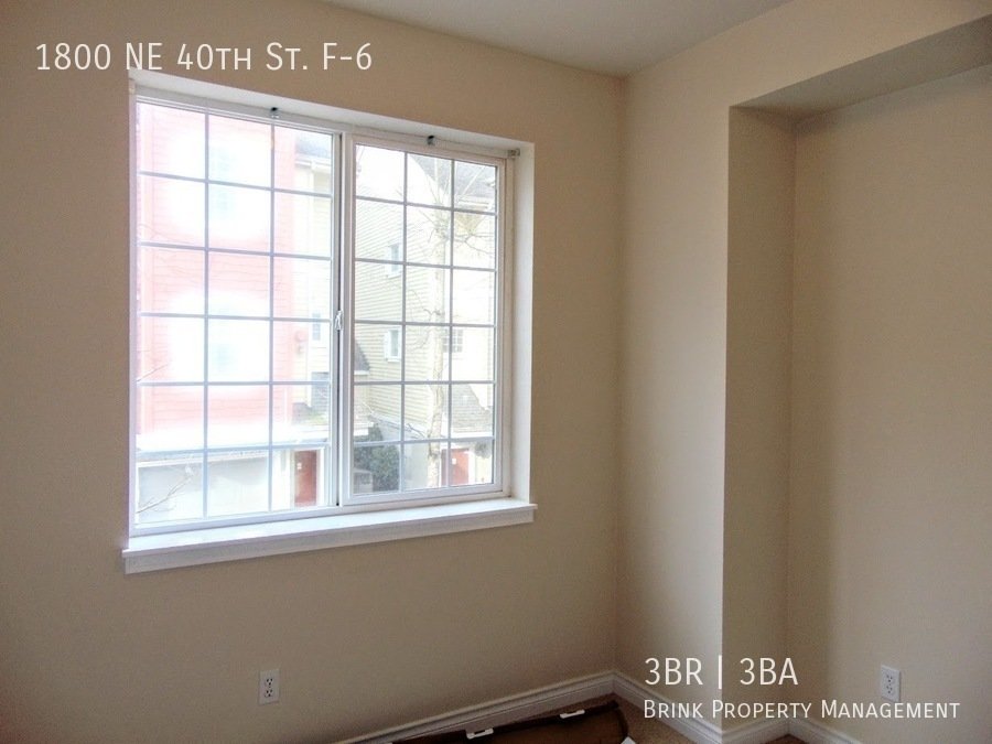 Nicely Updated 3BR RentonTownhome, Great Location! property image