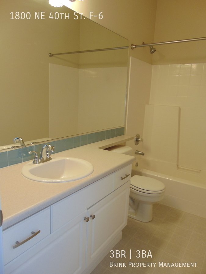 Nicely Updated 3BR RentonTownhome, Great Location! property image