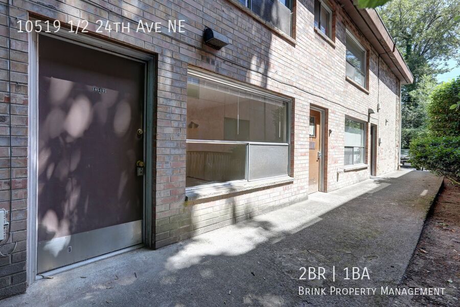 1 Month Free!! Great Location! 2 Bedroom, 1 Bath Apartment, Nicely Maintained building property image