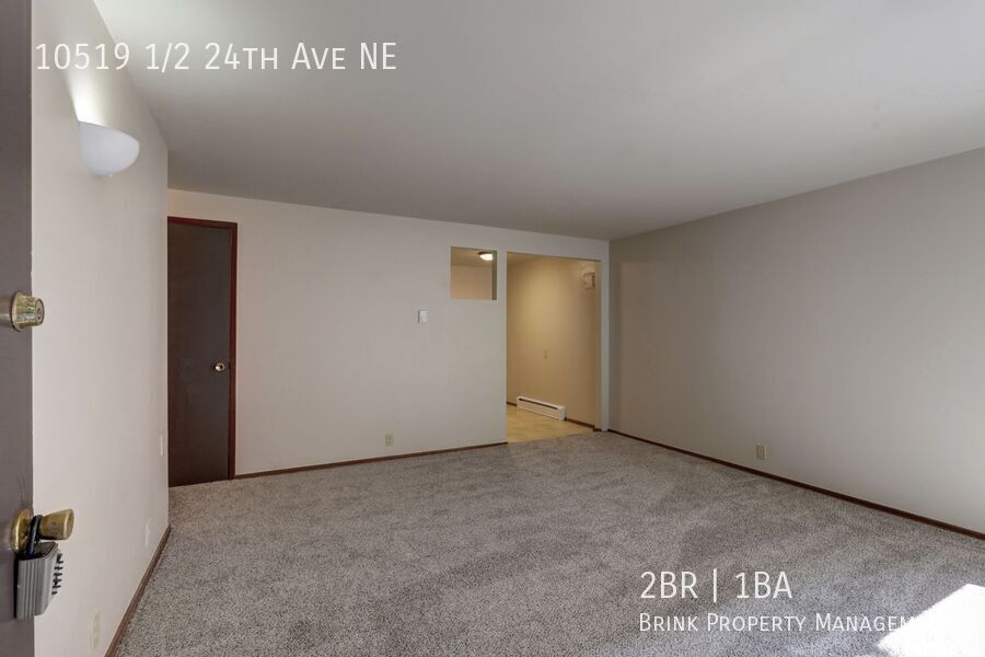 1 Month Free!! Great Location! 2 Bedroom, 1 Bath Apartment, Nicely Maintained building property image