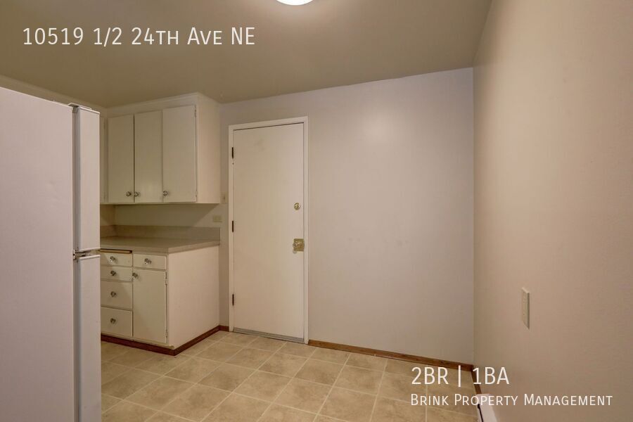 1 Month Free!! Great Location! 2 Bedroom, 1 Bath Apartment, Nicely Maintained building property image