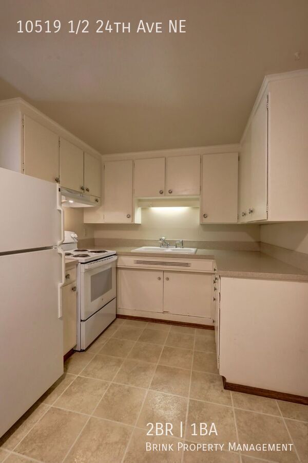 1 Month Free!! Great Location! 2 Bedroom, 1 Bath Apartment, Nicely Maintained building property image