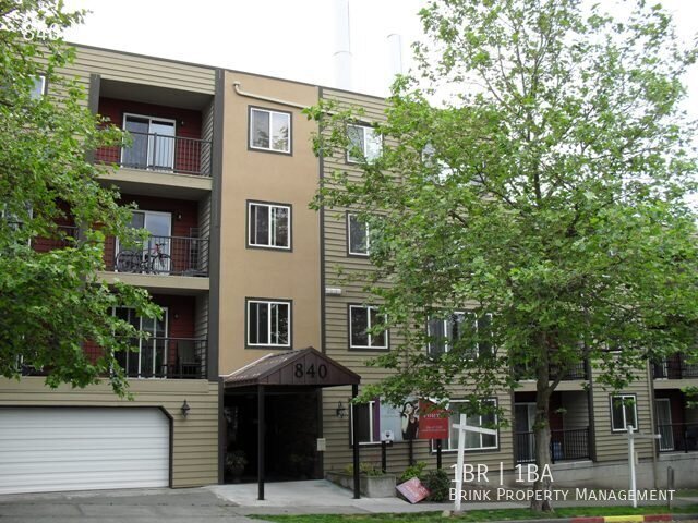 Beautiful One Bedroom Condo Available in North Seattle! property image
