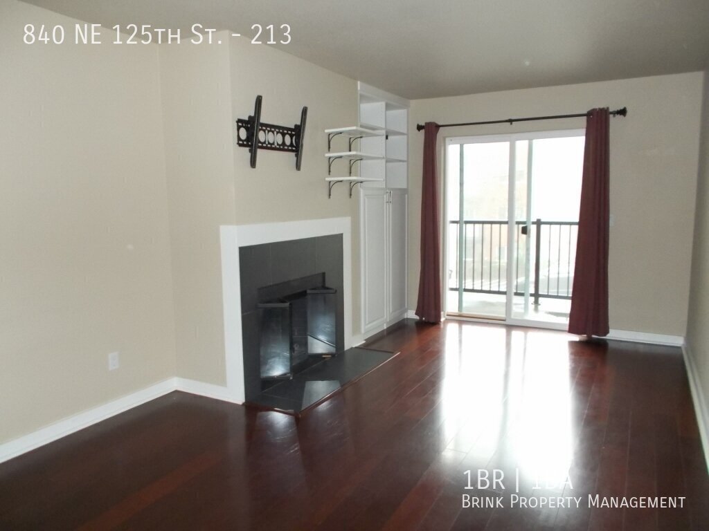 Beautiful One Bedroom Condo Available in North Seattle! property image