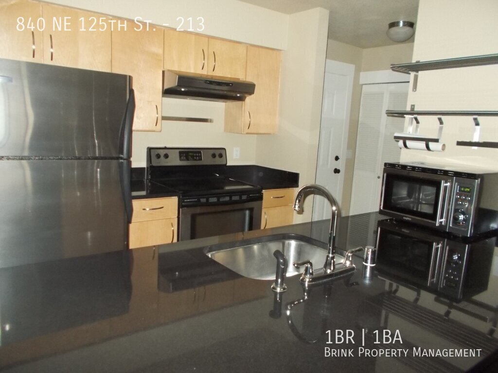 Beautiful One Bedroom Condo Available in North Seattle! property image
