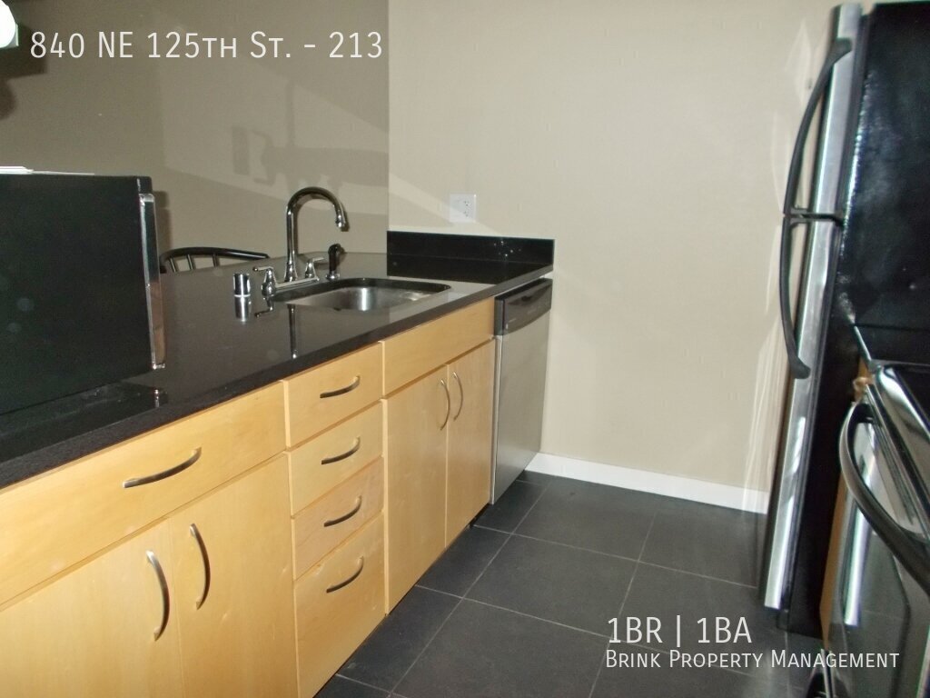 Beautiful One Bedroom Condo Available in North Seattle! property image
