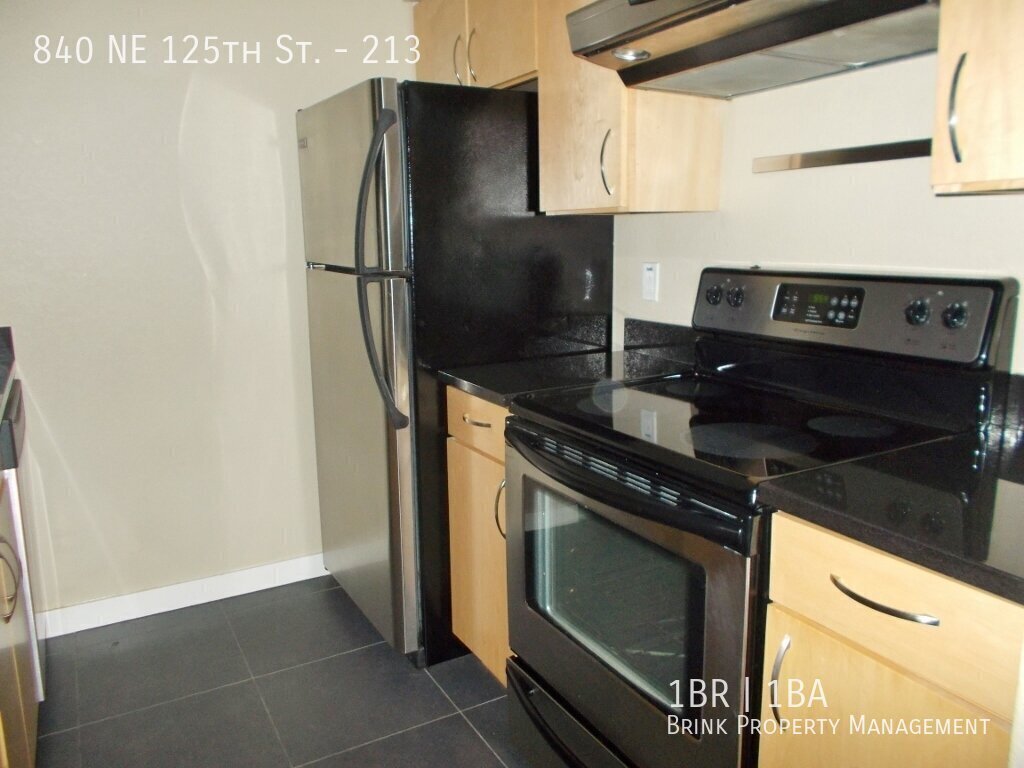 Beautiful One Bedroom Condo Available in North Seattle! property image