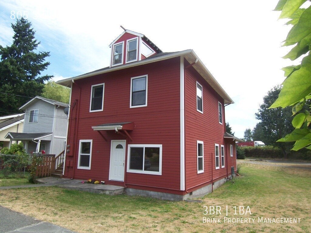 Beautifully Updated South Park Ground Floor 3 Bedroom in Duplex with Huge Yard property image