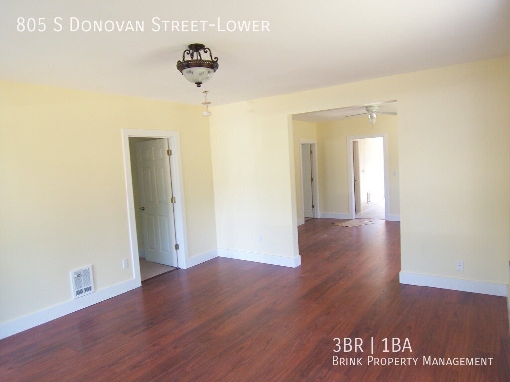 Beautifully Updated South Park Ground Floor 3 Bedroom in Duplex with Huge Yard property image