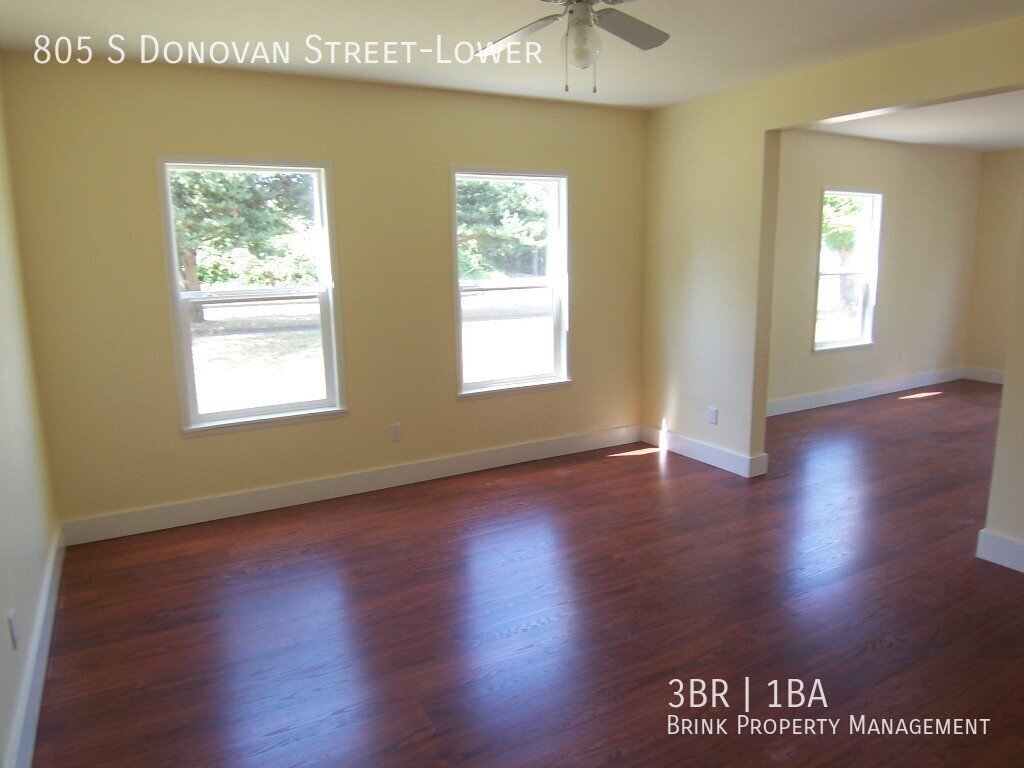 Beautifully Updated South Park Ground Floor 3 Bedroom in Duplex with Huge Yard property image