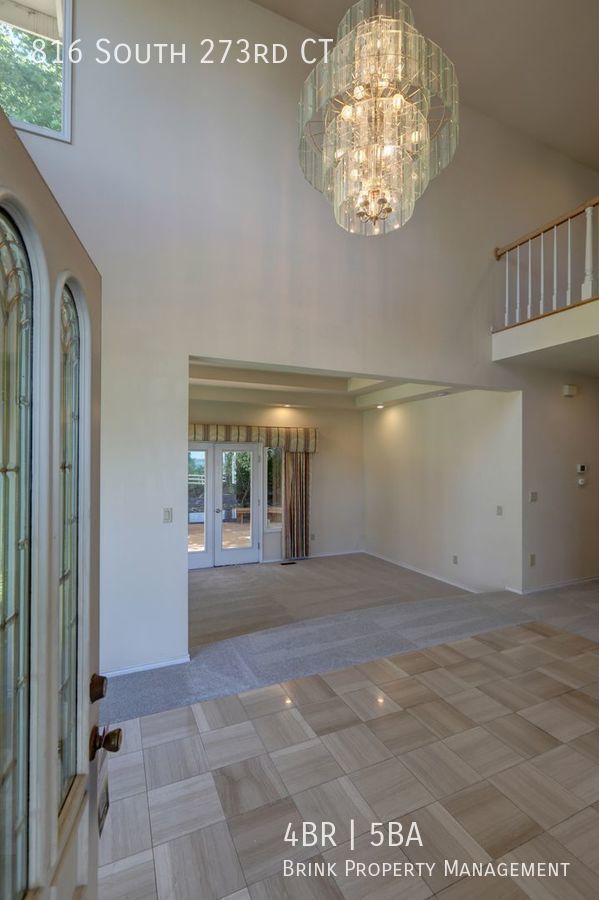 4+ Bedroom with Great Entertaining Wrap Around Decks with VIEW of PUGET SOUND!! property image