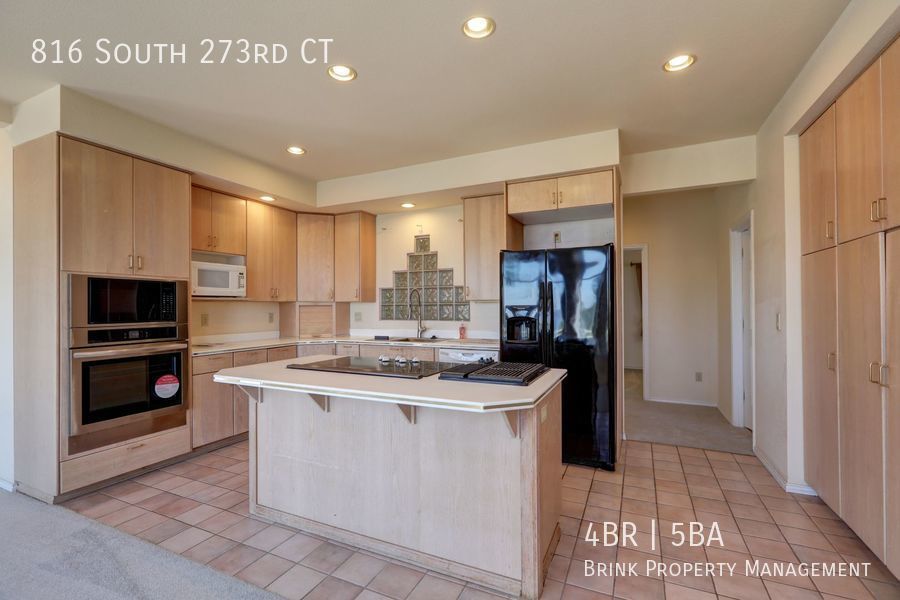 4+ Bedroom with Great Entertaining Wrap Around Decks with VIEW of PUGET SOUND!! property image