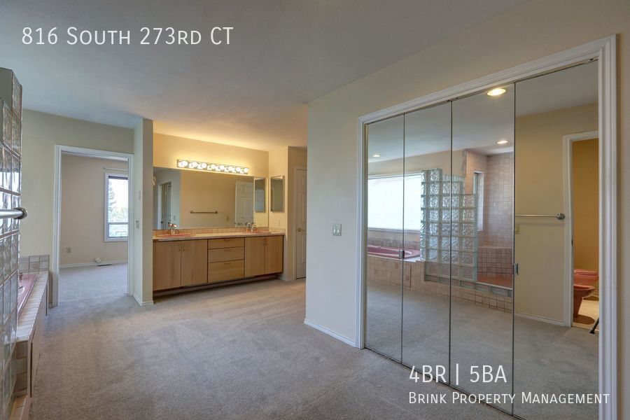 4+ Bedroom with Great Entertaining Wrap Around Decks with VIEW of PUGET SOUND!! property image