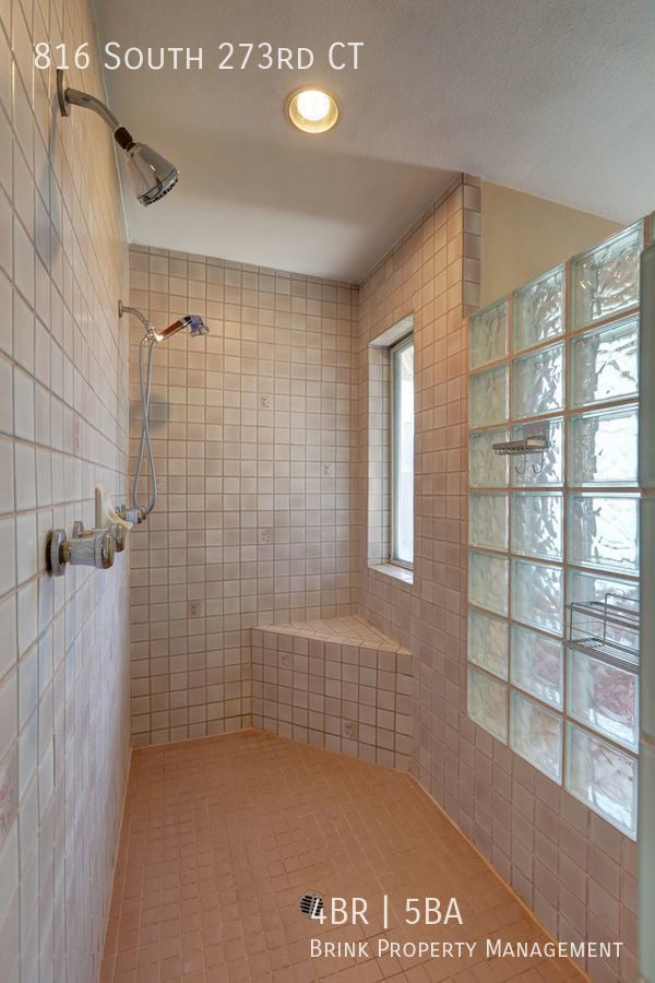 4+ Bedroom with Great Entertaining Wrap Around Decks with VIEW of PUGET SOUND!! property image