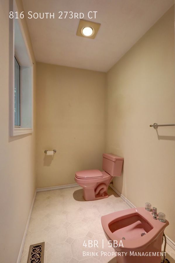 4+ Bedroom with Great Entertaining Wrap Around Decks with VIEW of PUGET SOUND!! property image