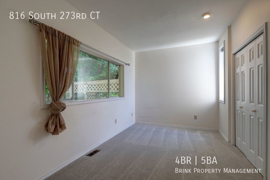 4+ Bedroom with Great Entertaining Wrap Around Decks with VIEW of PUGET SOUND!! property image