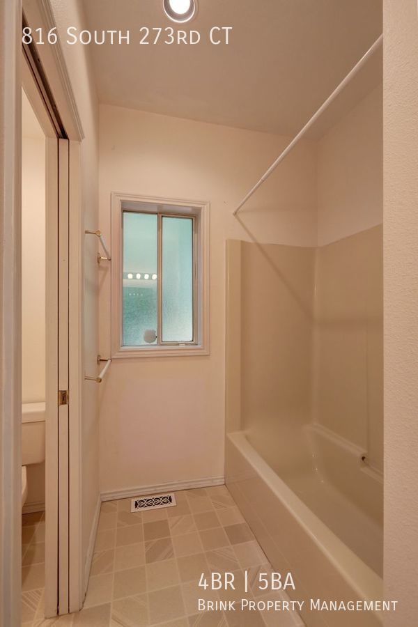 4+ Bedroom with Great Entertaining Wrap Around Decks with VIEW of PUGET SOUND!! property image