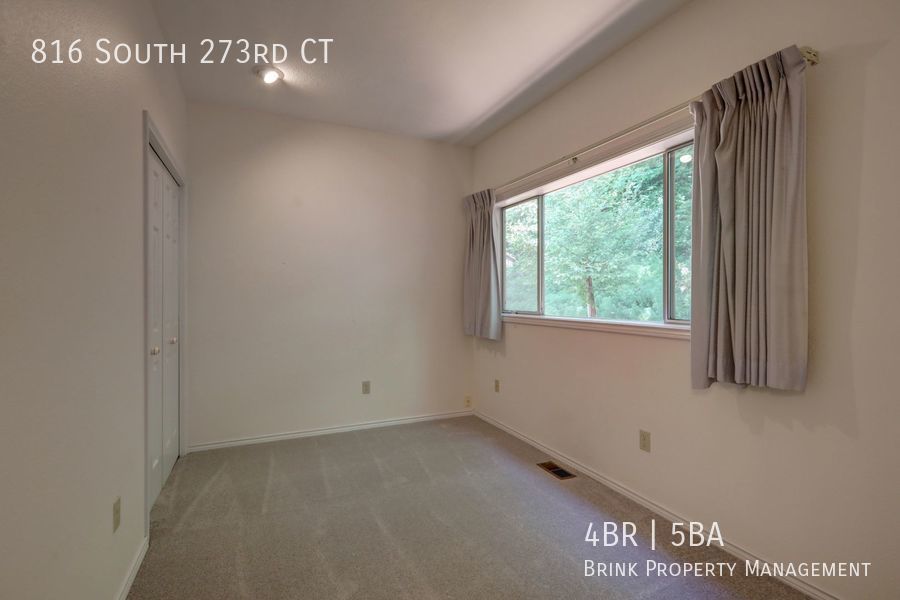 4+ Bedroom with Great Entertaining Wrap Around Decks with VIEW of PUGET SOUND!! property image