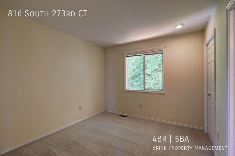 4+ Bedroom with Great Entertaining Wrap Around Decks with VIEW of PUGET SOUND!! property image