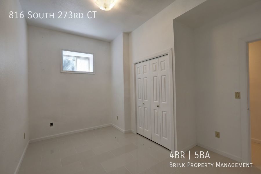 4+ Bedroom with Great Entertaining Wrap Around Decks with VIEW of PUGET SOUND!! property image