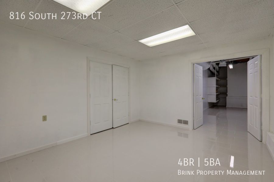 4+ Bedroom with Great Entertaining Wrap Around Decks with VIEW of PUGET SOUND!! property image