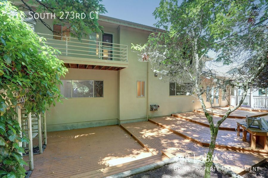 4+ Bedroom with Great Entertaining Wrap Around Decks with VIEW of PUGET SOUND!! property image