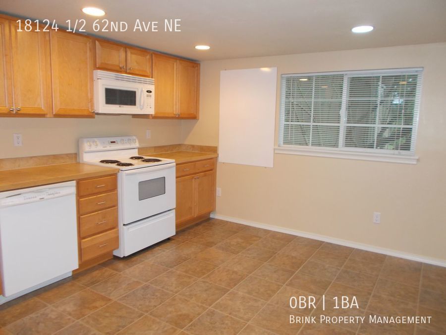 Charming Kenmore Cottage Three Blocks from Lake Washington property image