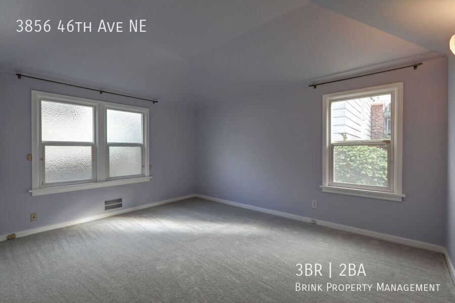 Unique Laurelhurst 3 Bedrooms with 2 Bathrooms Home Close to UW! property image