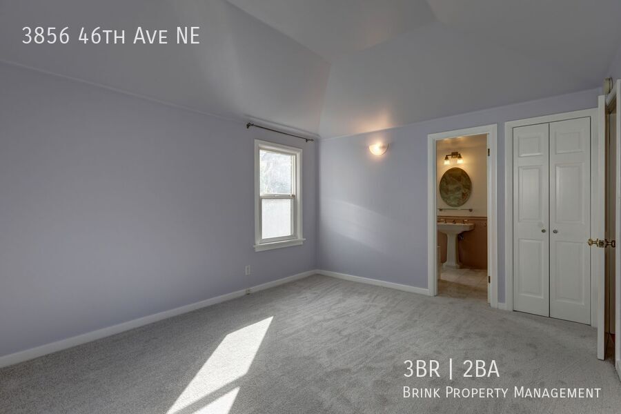 Unique Laurelhurst 3 Bedrooms with 2 Bathrooms Home Close to UW! property image