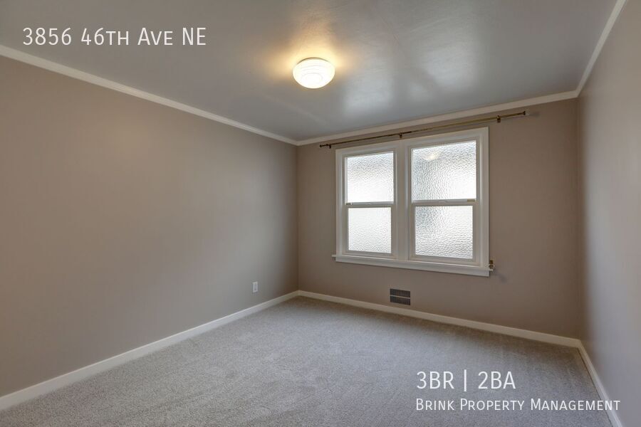 Unique Laurelhurst 3 Bedrooms with 2 Bathrooms Home Close to UW! property image