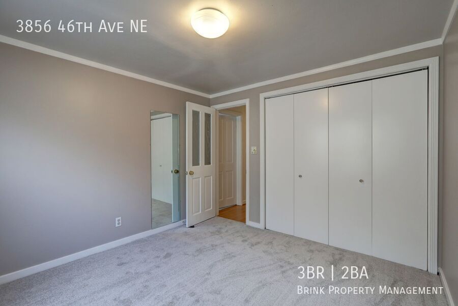 Unique Laurelhurst 3 Bedrooms with 2 Bathrooms Home Close to UW! property image