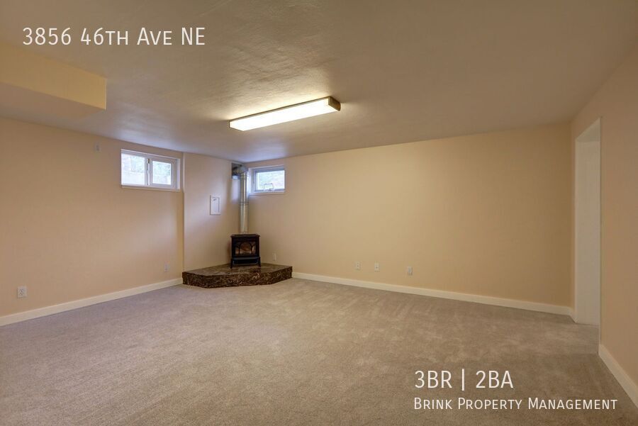 Unique Laurelhurst 3 Bedrooms with 2 Bathrooms Home Close to UW! property image