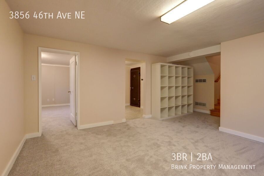 Unique Laurelhurst 3 Bedrooms with 2 Bathrooms Home Close to UW! property image