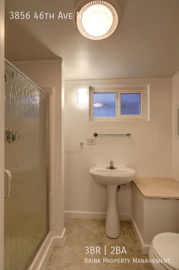 Unique Laurelhurst 3 Bedrooms with 2 Bathrooms Home Close to UW! property image