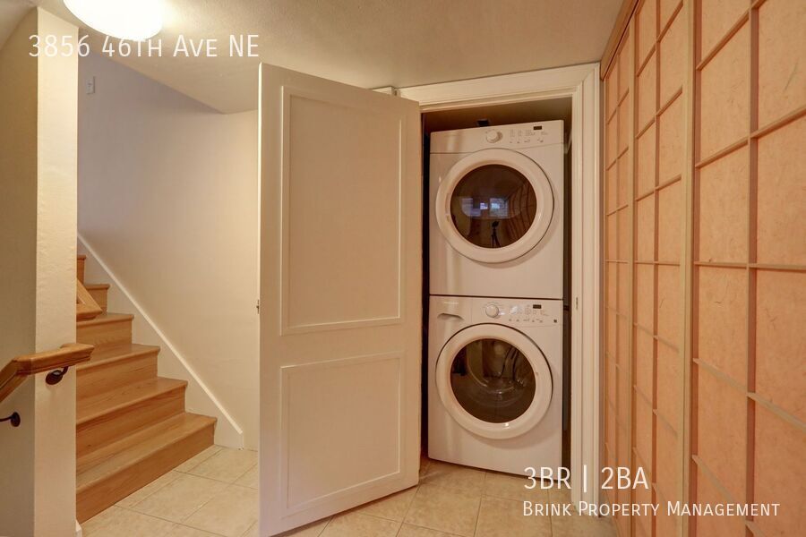Unique Laurelhurst 3 Bedrooms with 2 Bathrooms Home Close to UW! property image