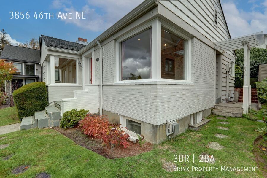 Unique Laurelhurst 3 Bedrooms with 2 Bathrooms Home Close to UW! property image