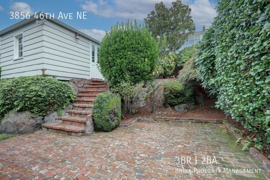 Unique Laurelhurst 3 Bedrooms with 2 Bathrooms Home Close to UW! property image