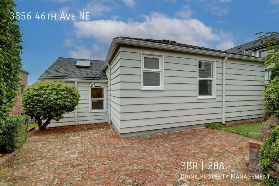 Unique Laurelhurst 3 Bedrooms with 2 Bathrooms Home Close to UW! property image