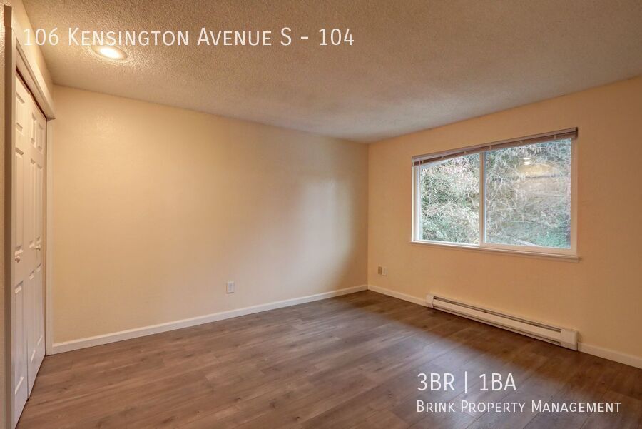 Fantastic Updated 3 Bedroom Apartment Home in Convenient Location property image