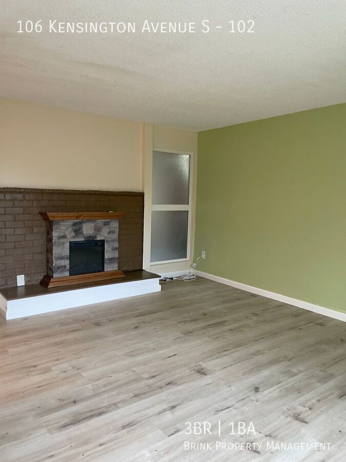 Great Remodeled 3 Bedroom Apartment Home - Convenient Location property image
