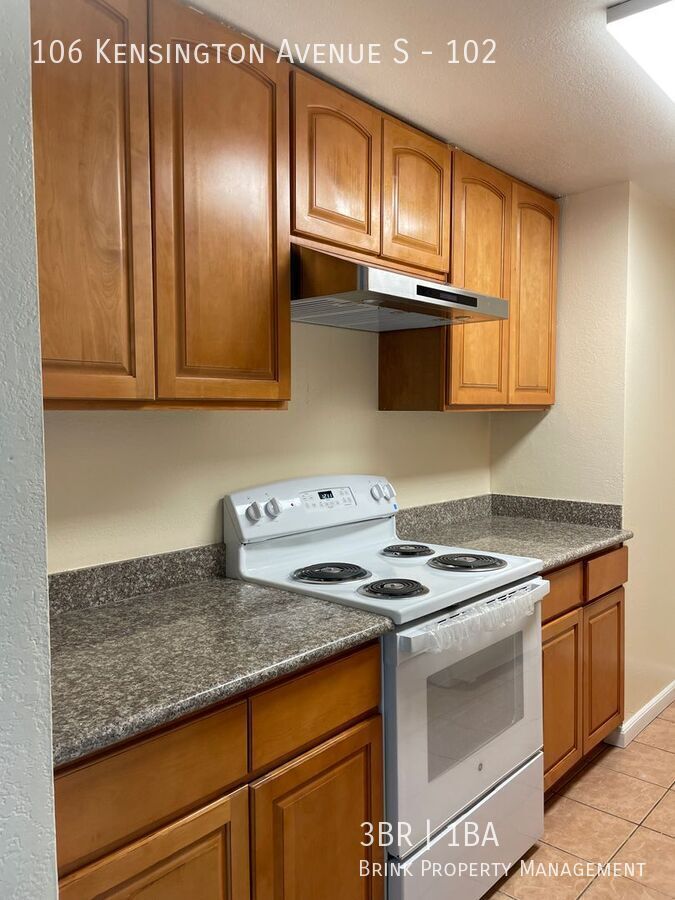 Great Remodeled 3 Bedroom Apartment Home - Convenient Location property image